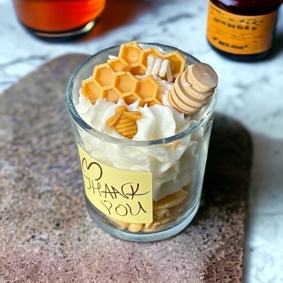 ⚠️SALE Candle // Handmade Honey Comb Shaped Soy Wax Candle SEND OFFERS🥳 - Picture 2 of 4